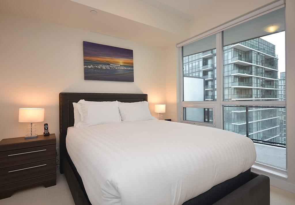 מיסיסאוגה Royal Stays Furnished Apartments - Square One מראה חיצוני תמונה