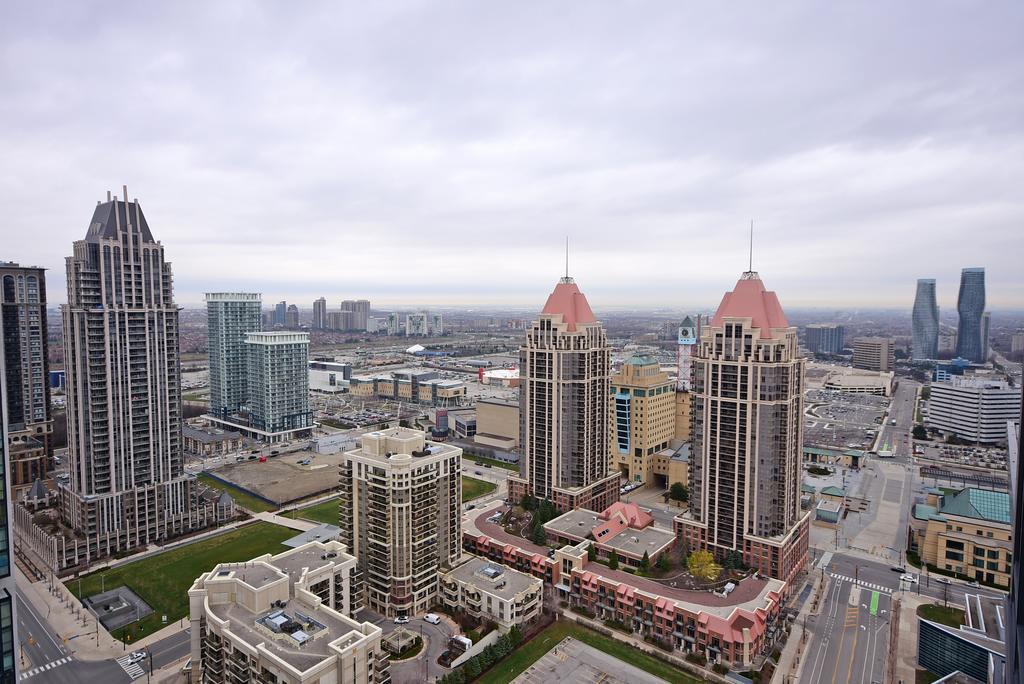 מיסיסאוגה Royal Stays Furnished Apartments - Square One מראה חיצוני תמונה