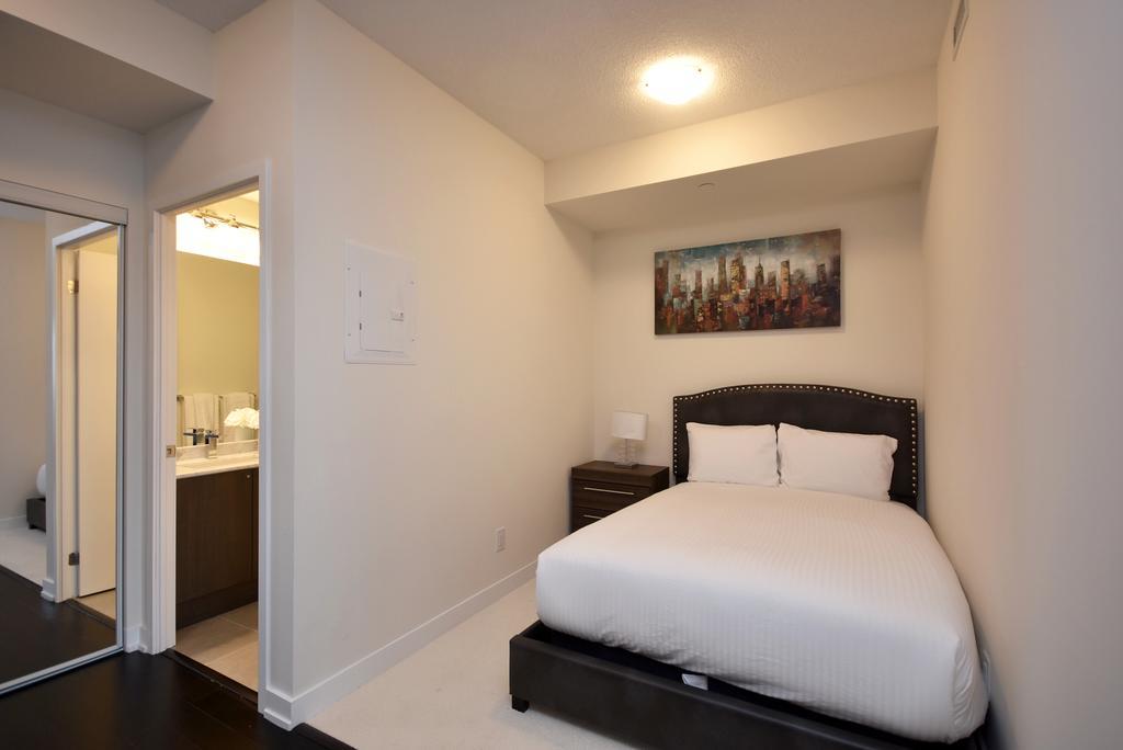 מיסיסאוגה Royal Stays Furnished Apartments - Square One מראה חיצוני תמונה