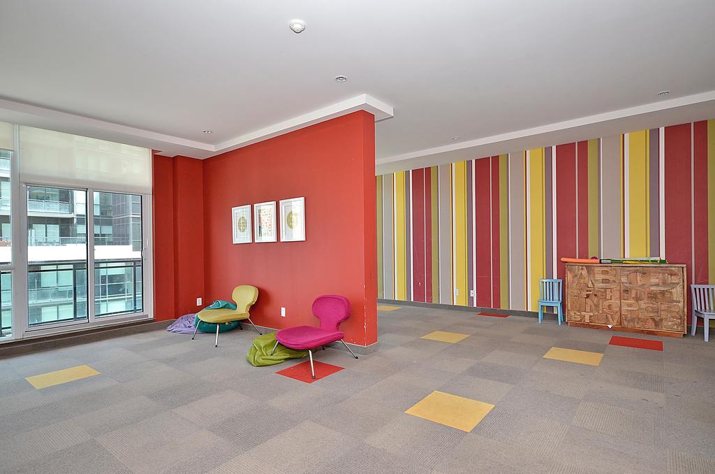 מיסיסאוגה Royal Stays Furnished Apartments - Square One מראה חיצוני תמונה